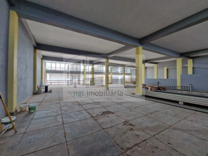 Loja para Venda em Santa Iria de Azoia, São João da Talha e Bobadela Foto 13