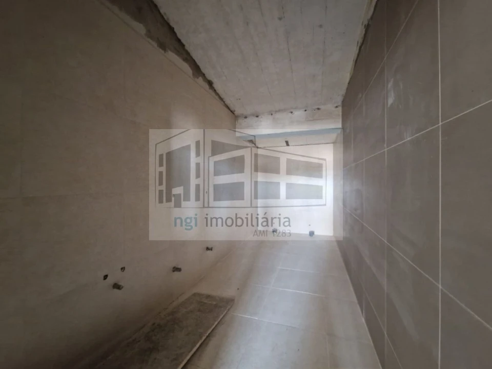 Loja para Venda em Santa Iria de Azoia, São João da Talha e Bobadela Foto 15