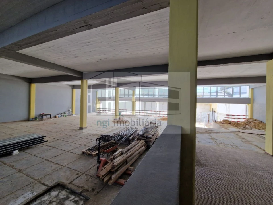 Loja para Venda em Santa Iria de Azoia, São João da Talha e Bobadela Foto 19