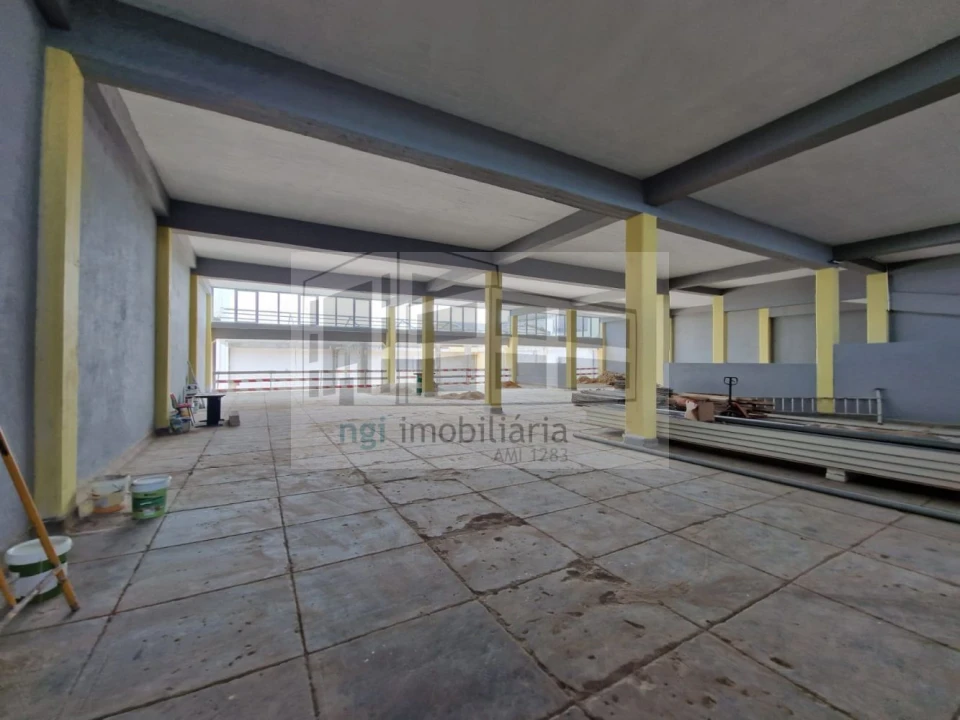 Loja para Venda em Santa Iria de Azoia, São João da Talha e Bobadela Foto 13