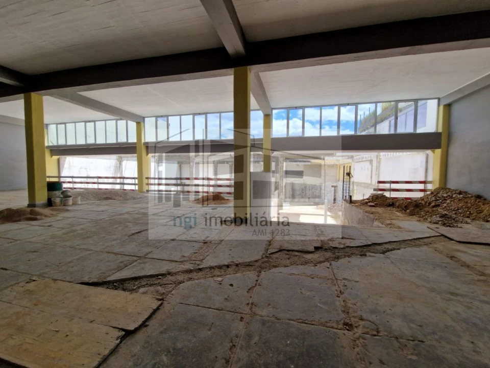 Loja para Venda em Santa Iria de Azoia, São João da Talha e Bobadela Foto 18