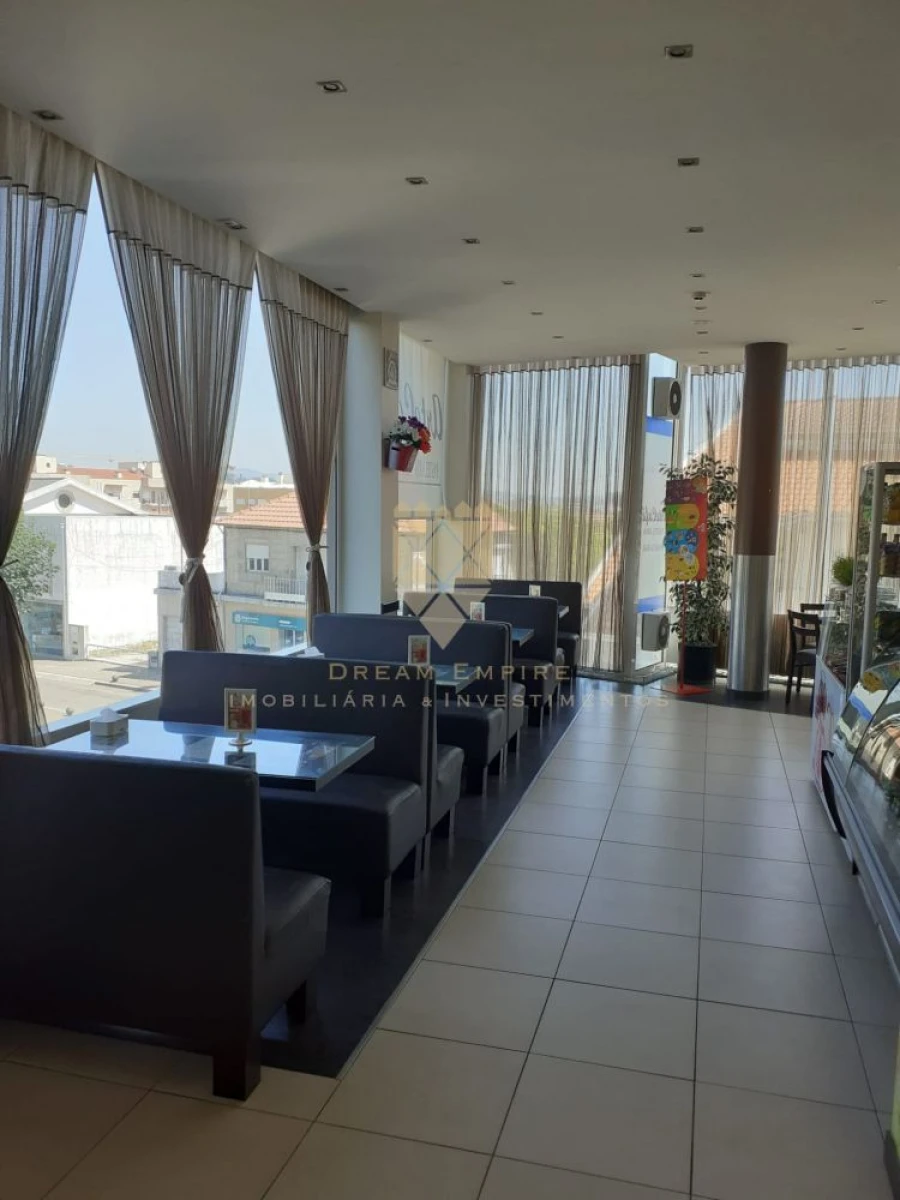 Loja para Trespasse em Paredes Foto 3