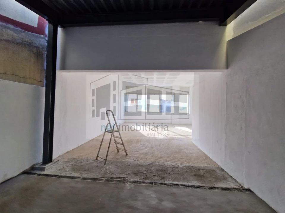 Loja para Venda em Sacavém e Prior Velho Foto 11