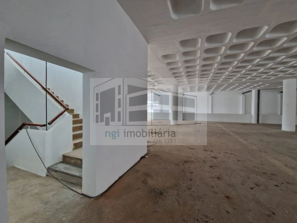 Loja para Venda em Sacavém e Prior Velho Foto 12