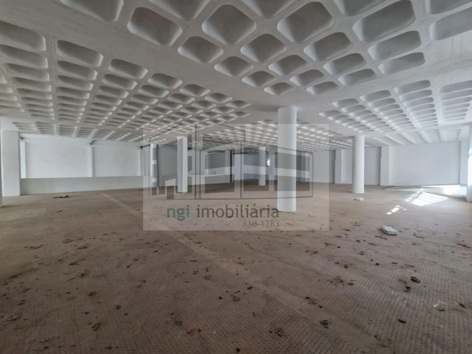 Loja para Venda em Sacavém e Prior Velho Foto 1