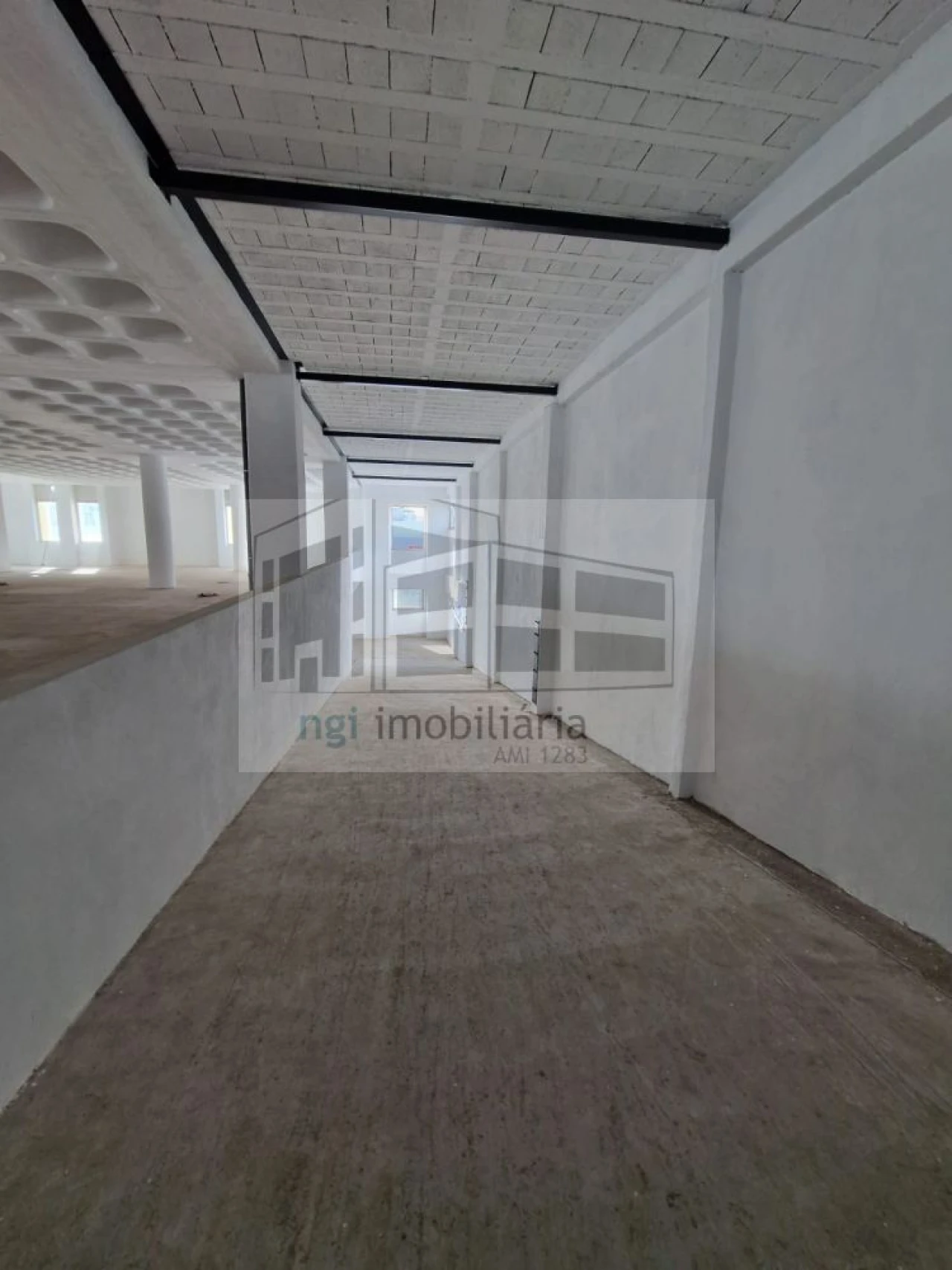 Loja para Venda em Sacavém e Prior Velho Foto 14