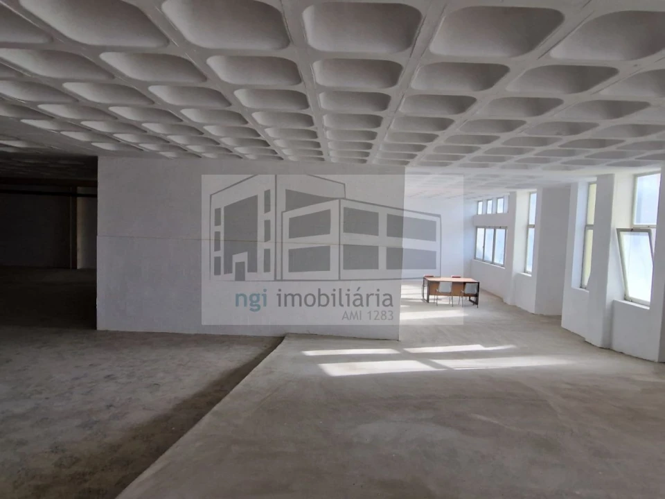 Loja para Venda em Sacavém e Prior Velho Foto 9