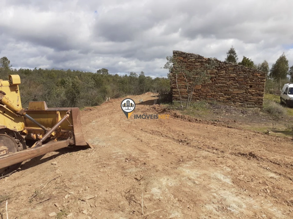 Terreno para Venda em Escalos de Baixo e Mata Foto 4