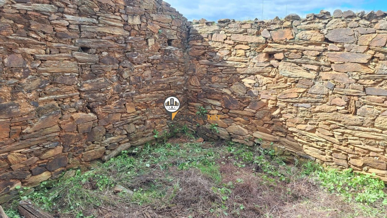 Terreno para Venda em Escalos de Baixo e Mata Foto 20