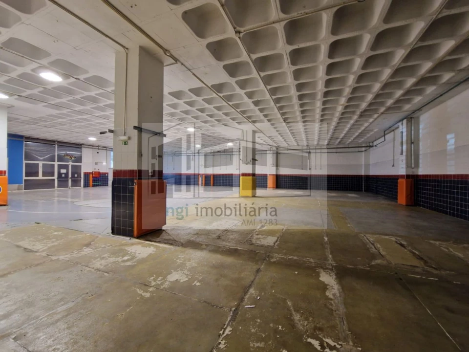 Loja para Venda em Sacavém e Prior Velho Foto 2