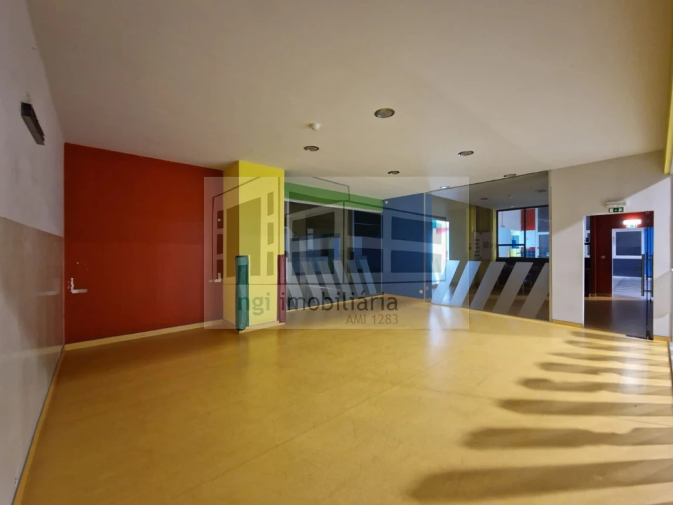 Loja para Venda em Sacavém e Prior Velho Foto 15