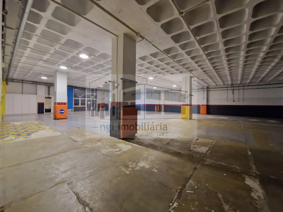 Loja para Venda em Sacavém e Prior Velho Foto 1