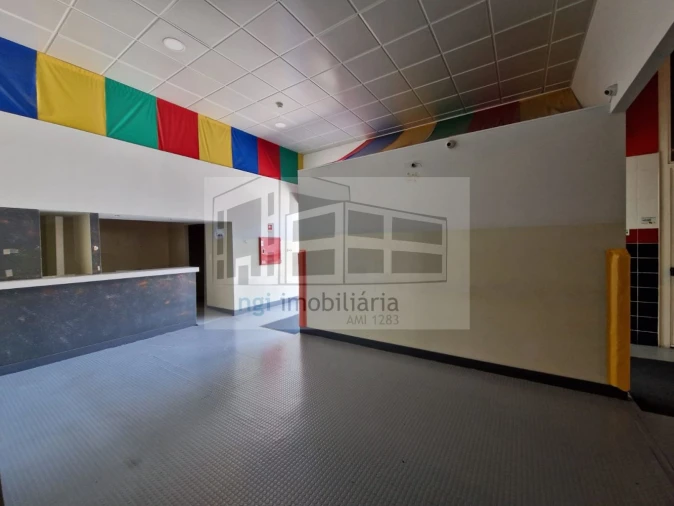 Loja para Venda em Sacavém e Prior Velho Foto 12