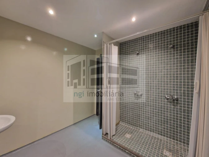 Loja para Venda em Sacavém e Prior Velho Foto 3