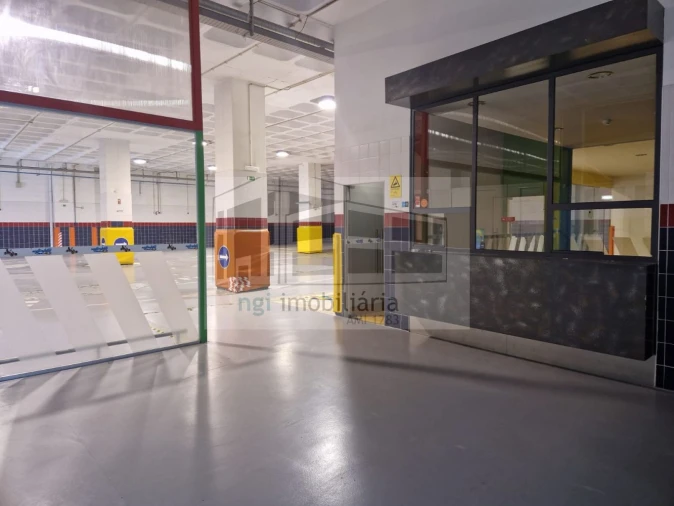 Loja para Venda em Sacavém e Prior Velho Foto 9