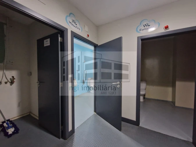 Loja para Venda em Sacavém e Prior Velho Foto 5