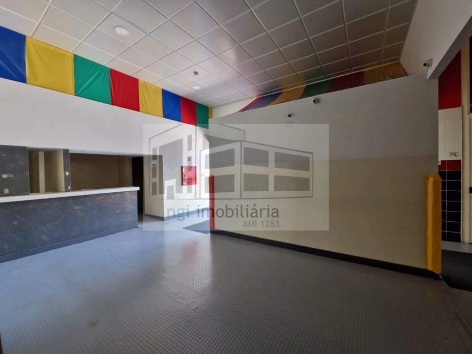 Loja para Venda em Sacavém e Prior Velho Foto 12