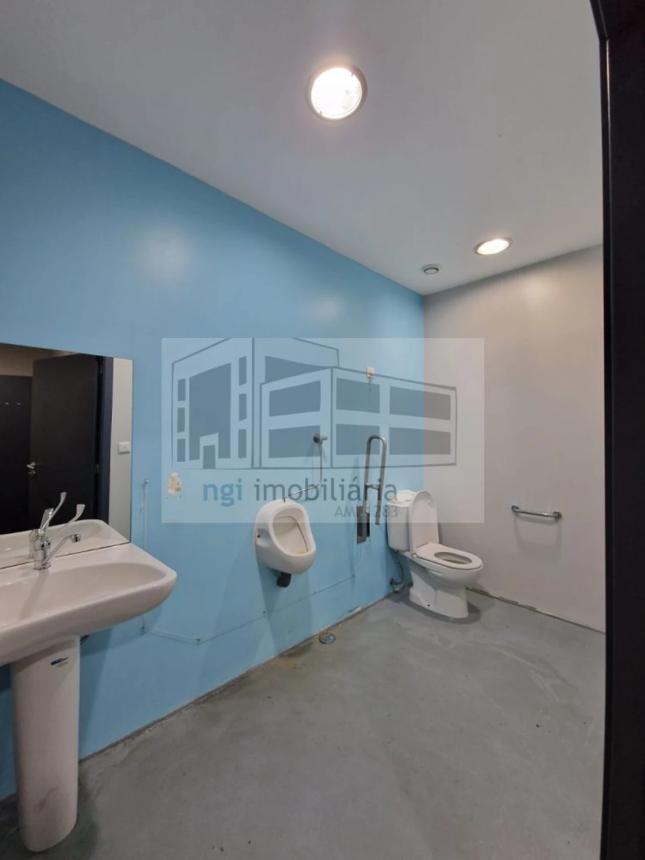 Loja para Venda em Sacavém e Prior Velho Foto 11