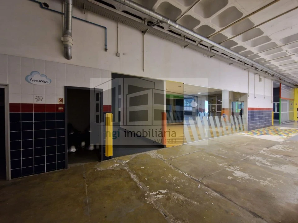 Loja para Venda em Sacavém e Prior Velho Foto 23