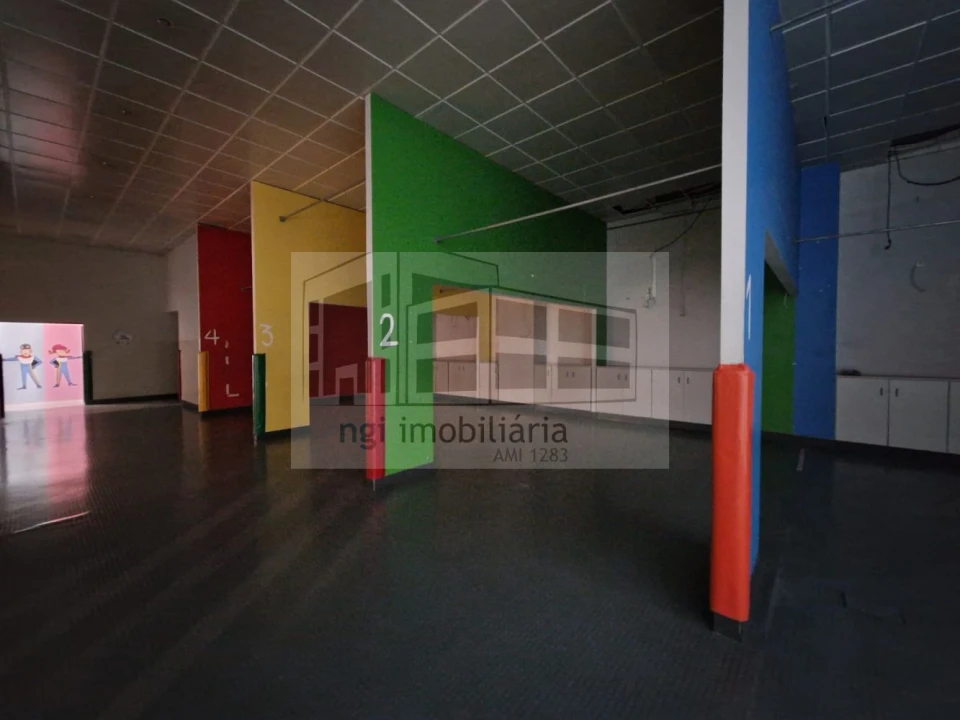 Loja para Venda em Sacavém e Prior Velho Foto 13