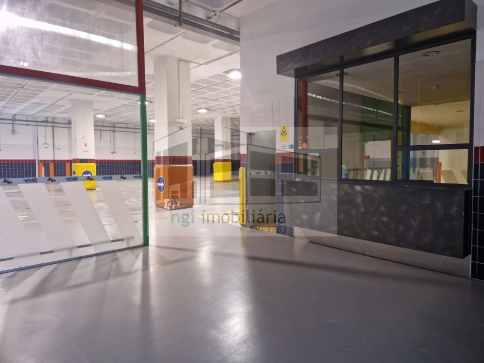 Loja para Venda em Sacavém e Prior Velho Foto 9