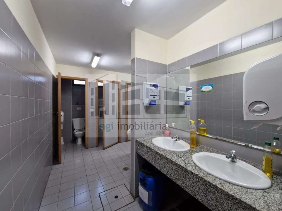 Loja para Venda em Santo Antão e São Julião do Tojal Foto 11