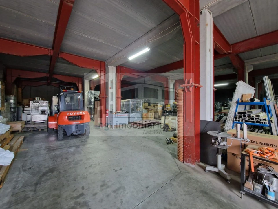 Loja para Venda em Santo Antão e São Julião do Tojal Foto 5