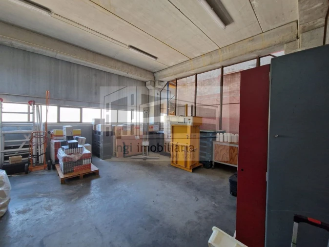 Loja para Venda em Santo Antão e São Julião do Tojal Foto 3