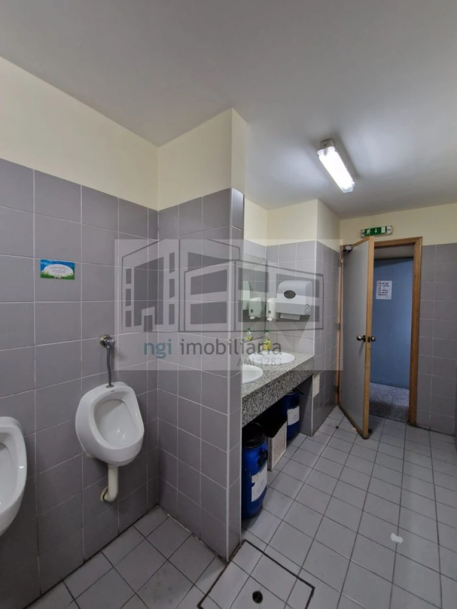 Loja para Venda em Santo Antão e São Julião do Tojal Foto 9