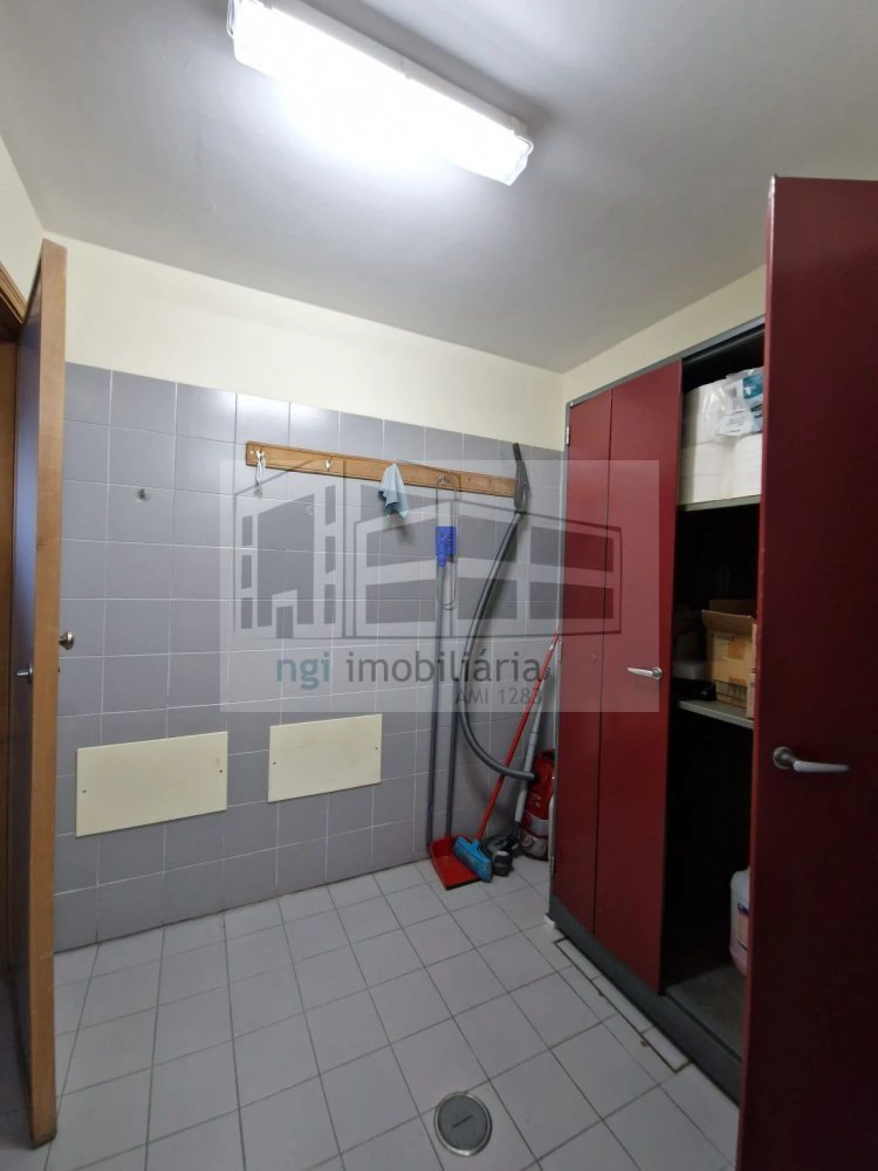 Loja para Venda em Santo Antão e São Julião do Tojal Foto 13