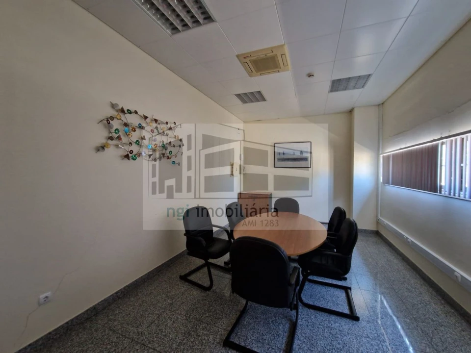 Loja para Venda em Santo Antão e São Julião do Tojal Foto 16