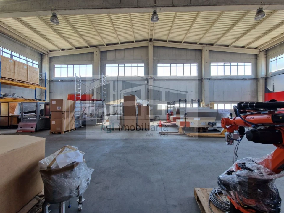 Loja para Venda em Santo Antão e São Julião do Tojal Foto 2