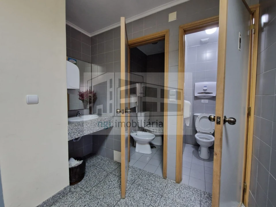 Loja para Venda em Santo Antão e São Julião do Tojal Foto 14