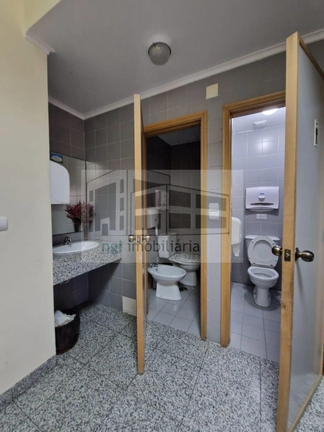 Loja para Venda em Santo Antão e São Julião do Tojal Foto 12