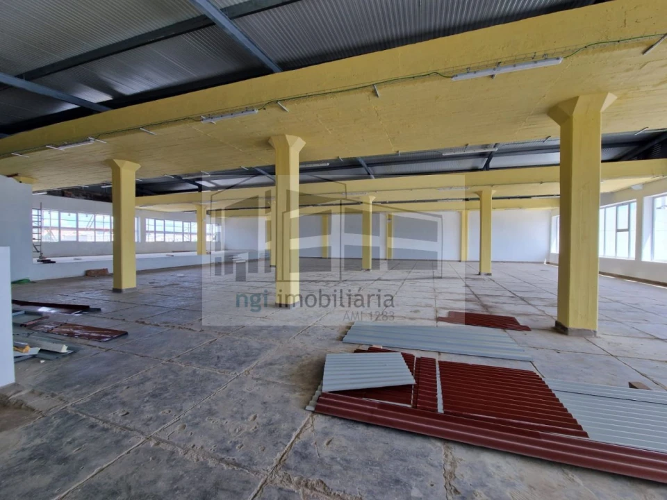 Loja para Venda em Santa Iria de Azoia, São João da Talha e Bobadela Foto 12