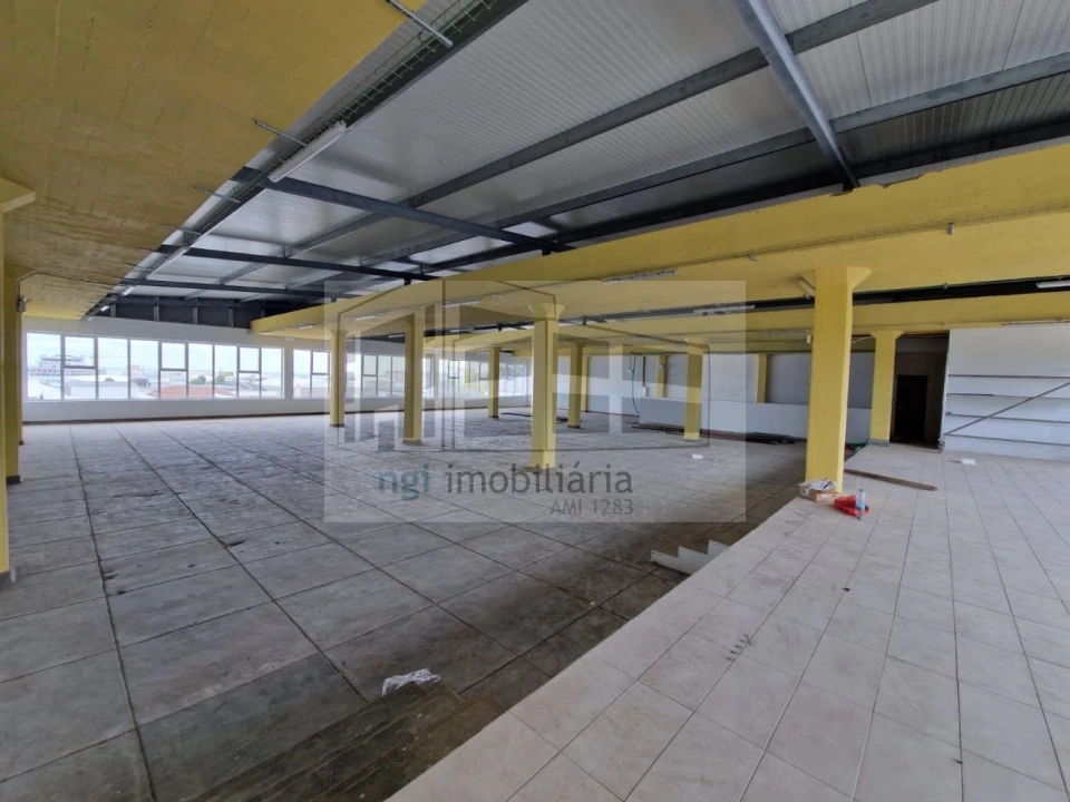 Loja para Venda em Santa Iria de Azoia, São João da Talha e Bobadela Foto 8