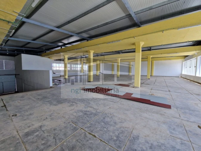 Loja para Venda em Santa Iria de Azoia, São João da Talha e Bobadela Foto 10