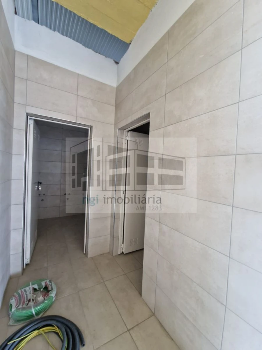 Loja para Venda em Santa Iria de Azoia, São João da Talha e Bobadela Foto 9