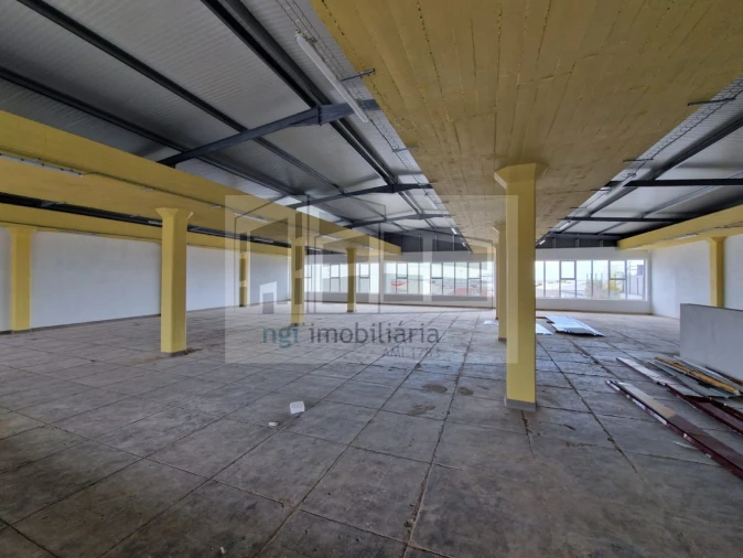 Loja para Venda em Santa Iria de Azoia, São João da Talha e Bobadela Foto 3