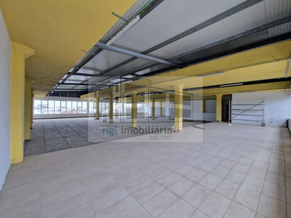 Loja para Venda em Santa Iria de Azoia, São João da Talha e Bobadela Foto 7