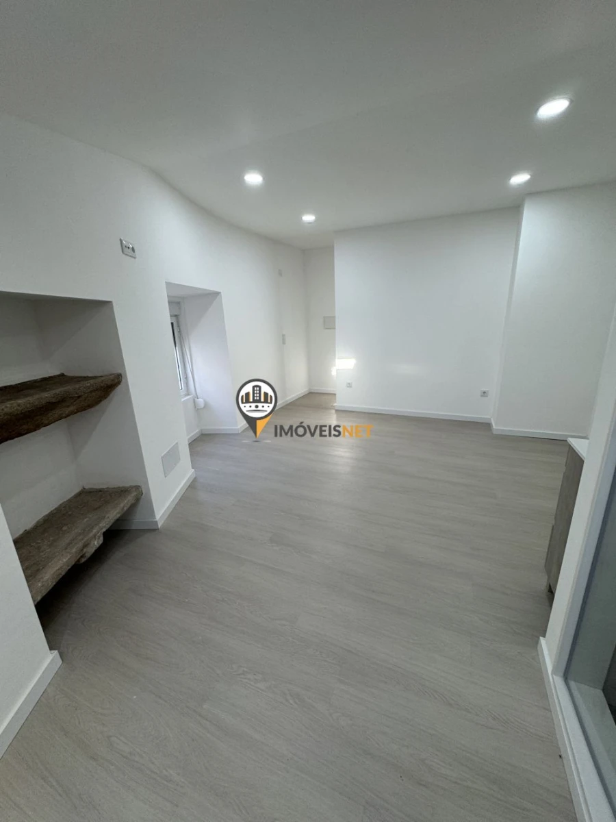 Moradia T1 para Venda em Escalos de Cima e Lousa