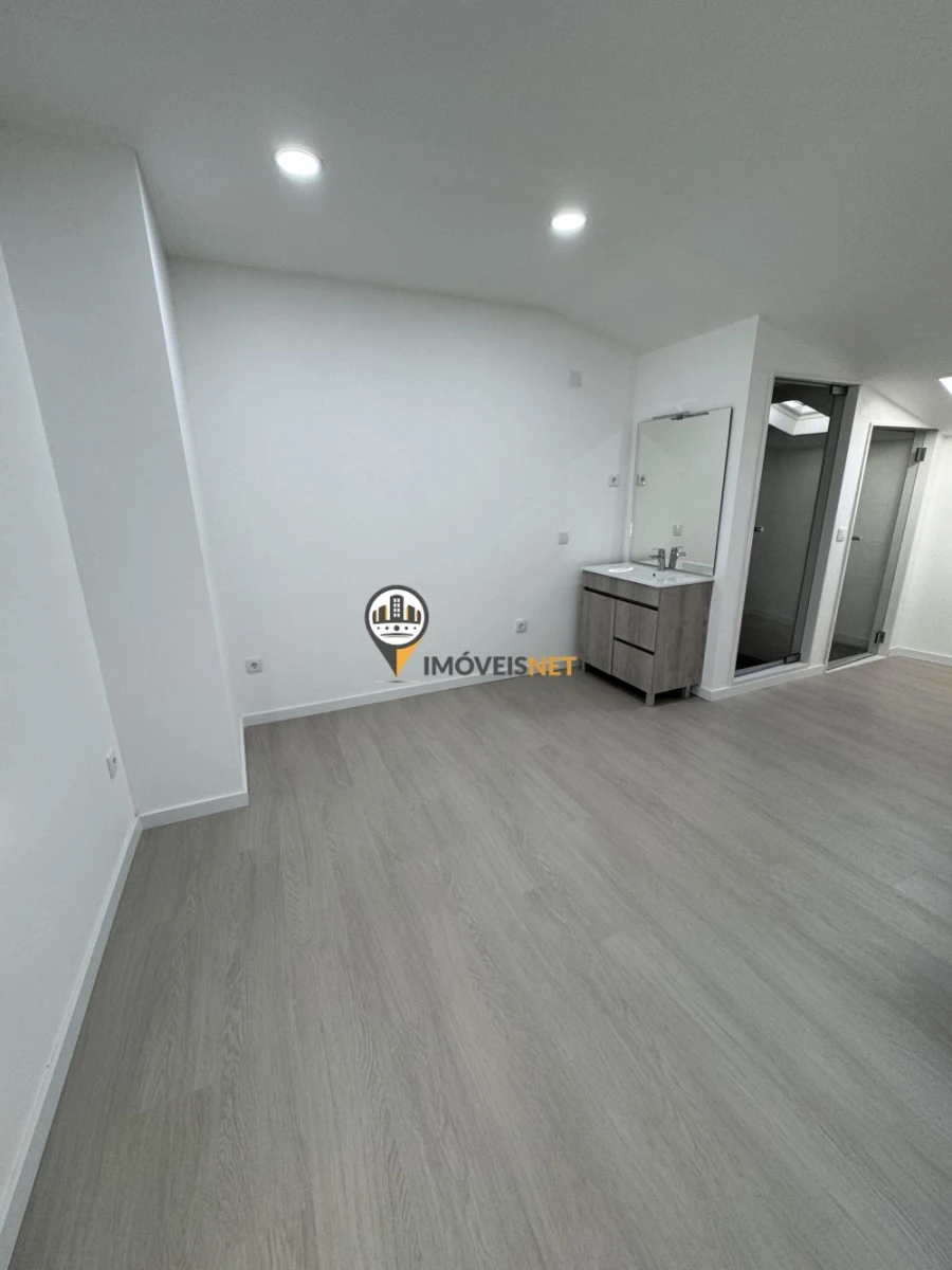 Moradia T1 para Venda em Escalos de Cima e Lousa Foto 12