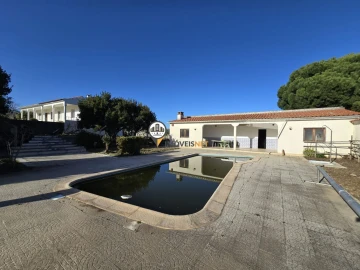 Moradia T2 para Venda em Póvoa de Rio de Moinhos e Cafede