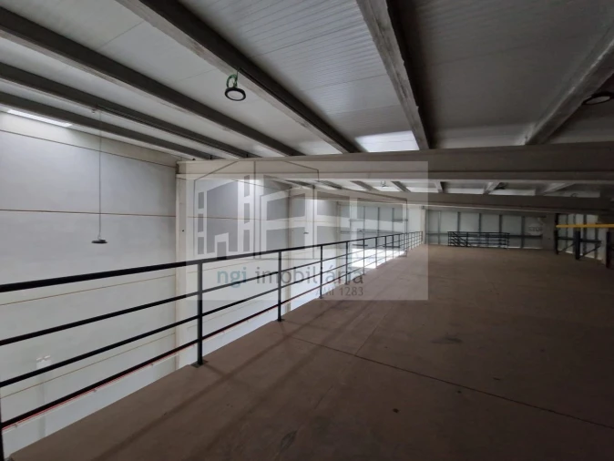 Loja para Venda em Santo Antão e São Julião do Tojal Foto 7