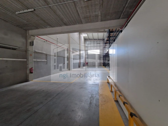 Loja para Venda em Santo Antão e São Julião do Tojal Foto 2