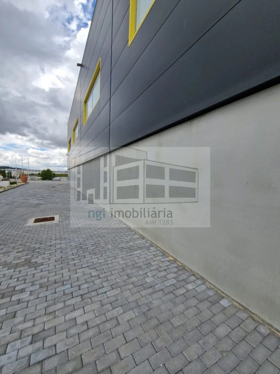 Loja para Venda em Santo Antão e São Julião do Tojal Foto 27