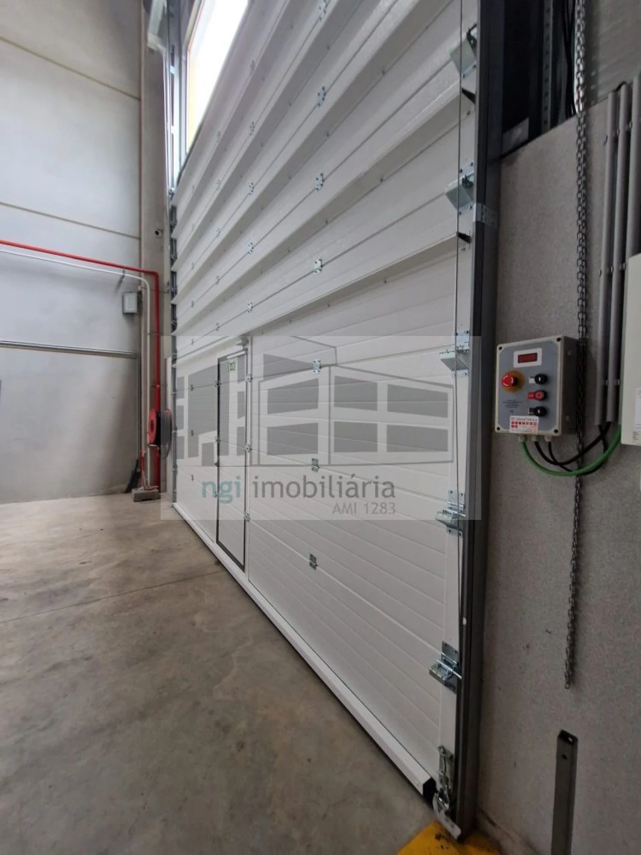 Loja para Venda em Santo Antão e São Julião do Tojal Foto 11