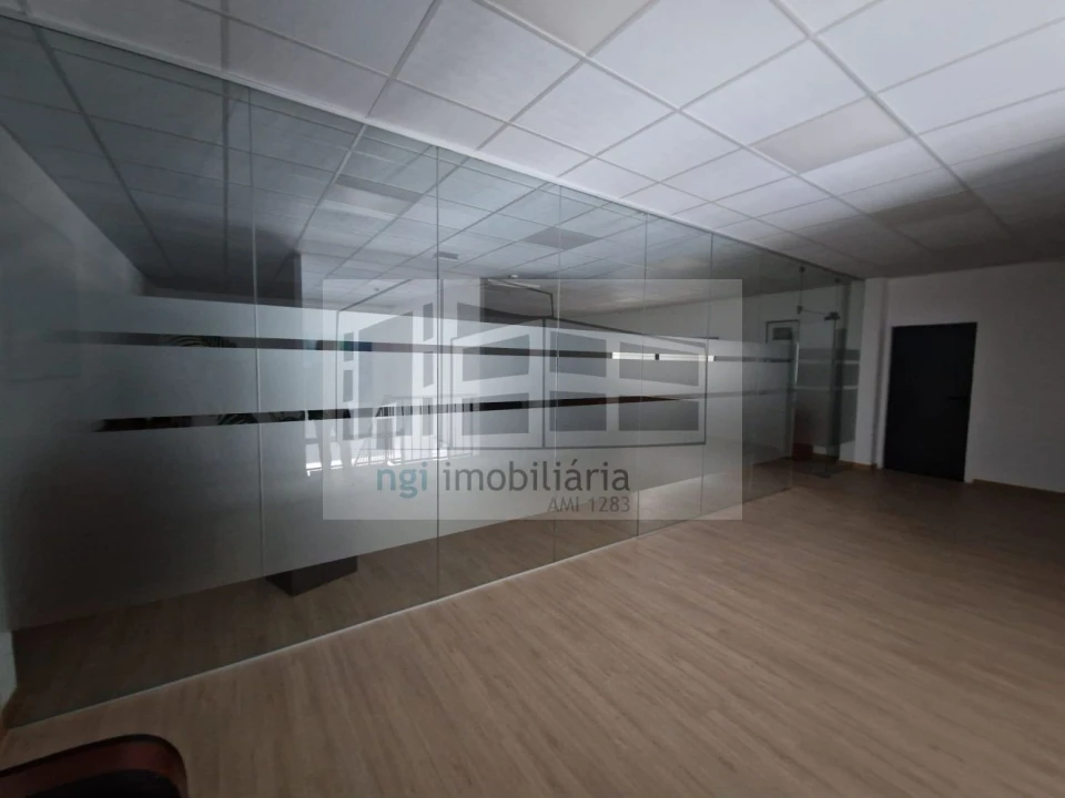 Loja para Venda em Santo Antão e São Julião do Tojal Foto 12