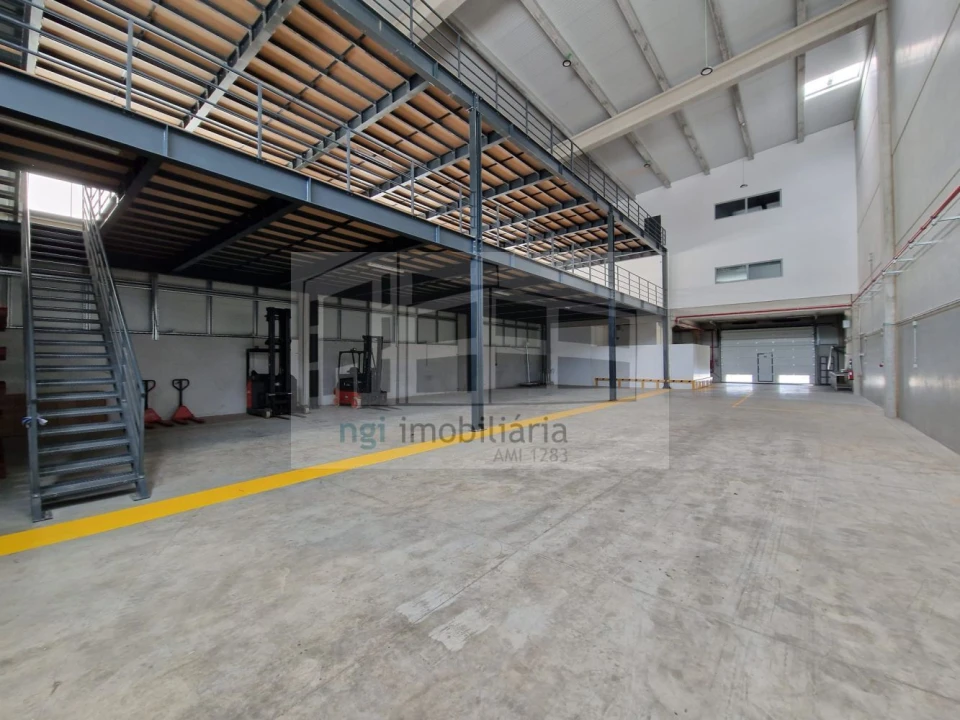 Loja para Venda em Santo Antão e São Julião do Tojal Foto 1