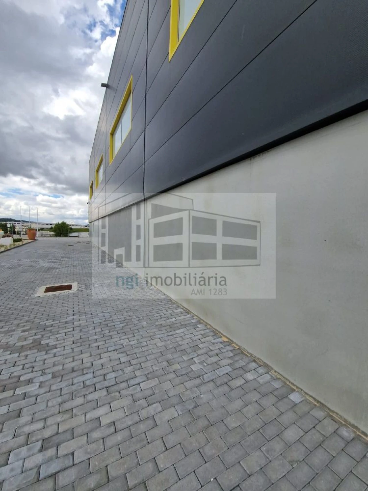 Loja para Venda em Santo Antão e São Julião do Tojal Foto 27